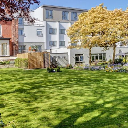 Best Western Plus Pinewood Manchester Airport-Wilmslow Hotel Экстерьер фото