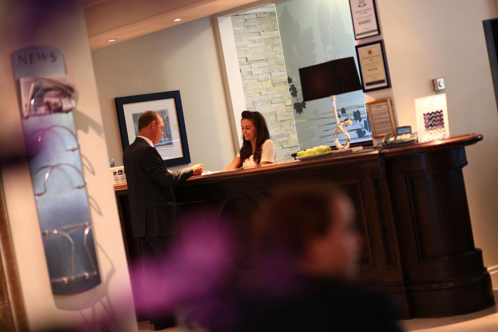 Best Western Plus Pinewood Manchester Airport-Wilmslow Hotel Экстерьер фото