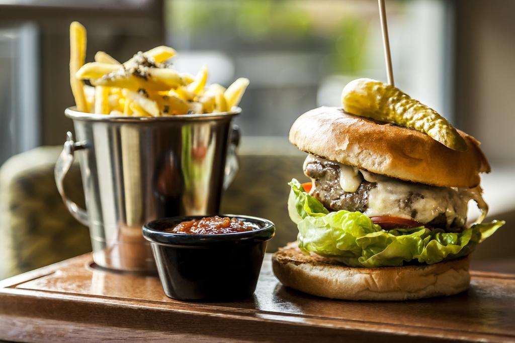 Best Western Plus Pinewood Manchester Airport-Wilmslow Hotel Экстерьер фото